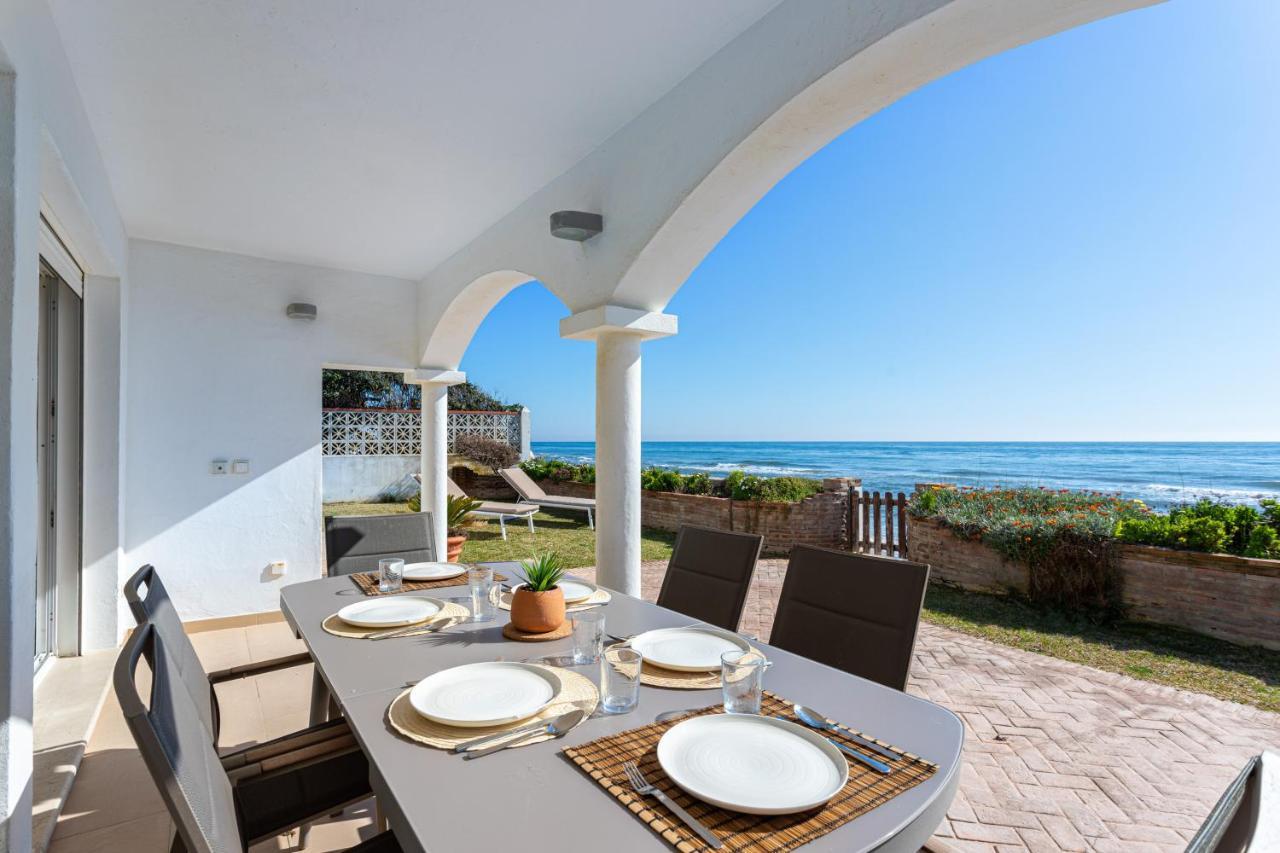Charming Villa On The Seafront Marbella Eksteriør billede