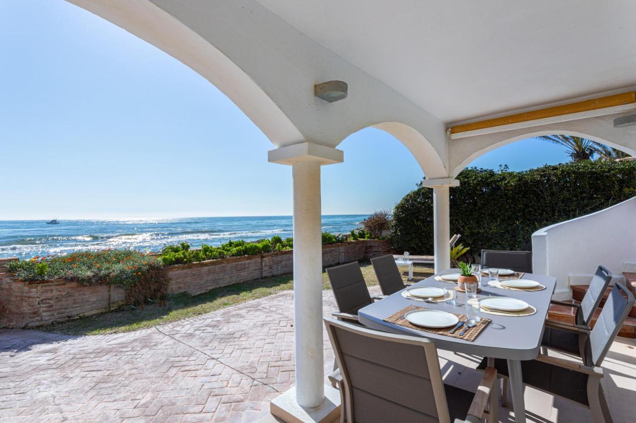 Charming Villa On The Seafront Marbella Eksteriør billede