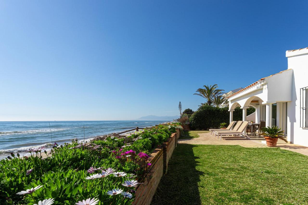 Charming Villa On The Seafront Marbella Eksteriør billede