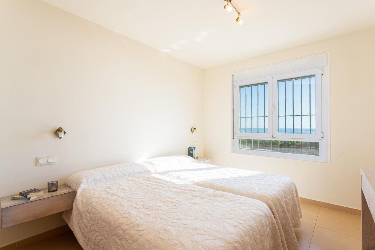 Charming Villa On The Seafront Marbella Eksteriør billede
