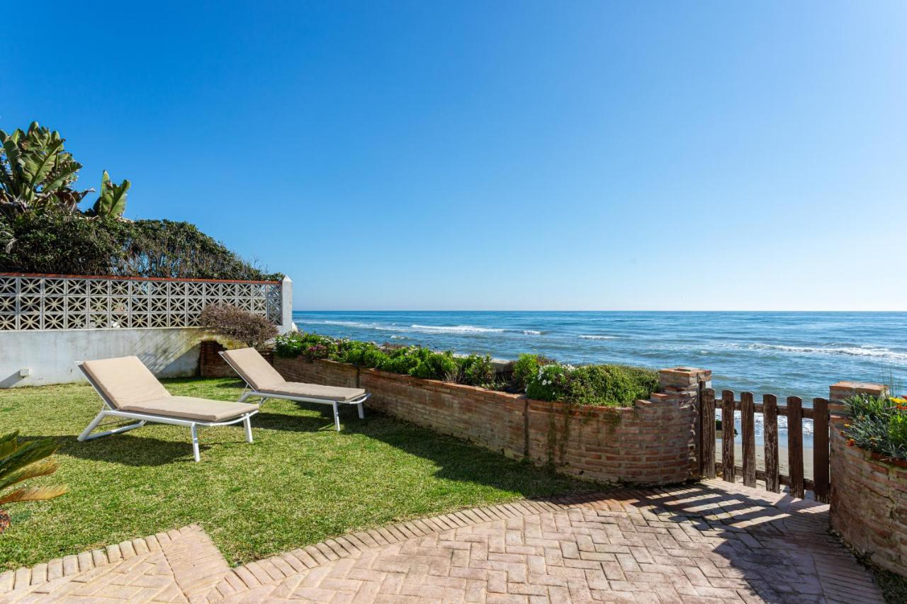 Charming Villa On The Seafront Marbella Eksteriør billede