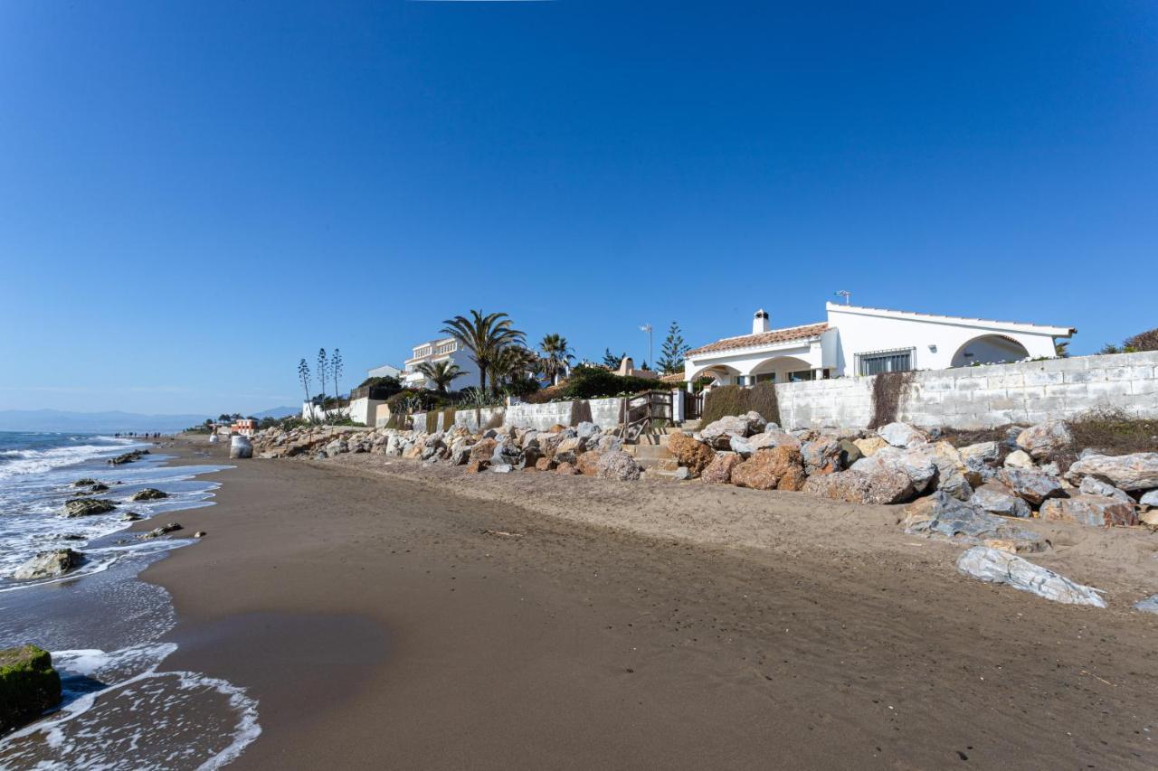 Charming Villa On The Seafront Marbella Eksteriør billede
