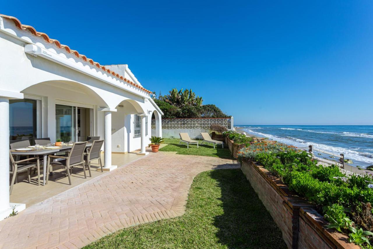 Charming Villa On The Seafront Marbella Eksteriør billede