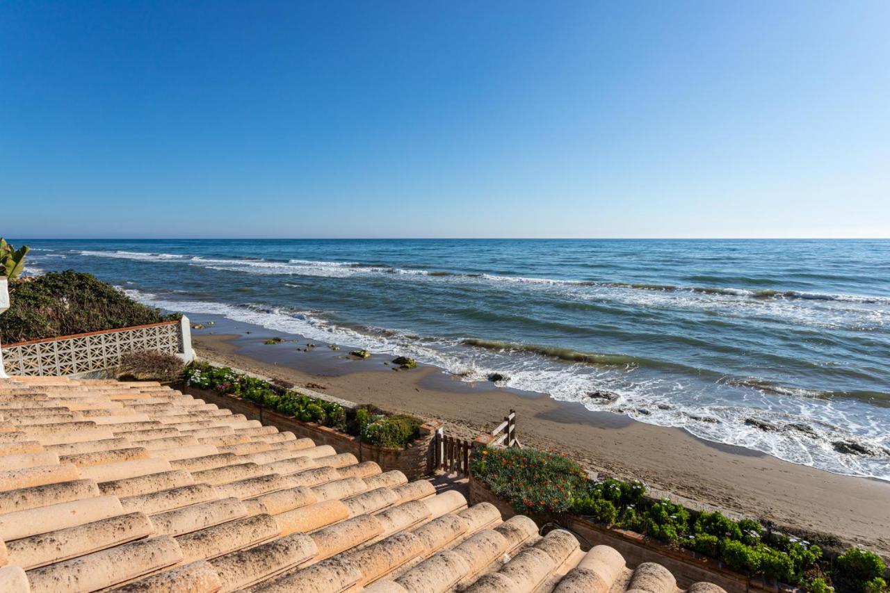 Charming Villa On The Seafront Marbella Eksteriør billede