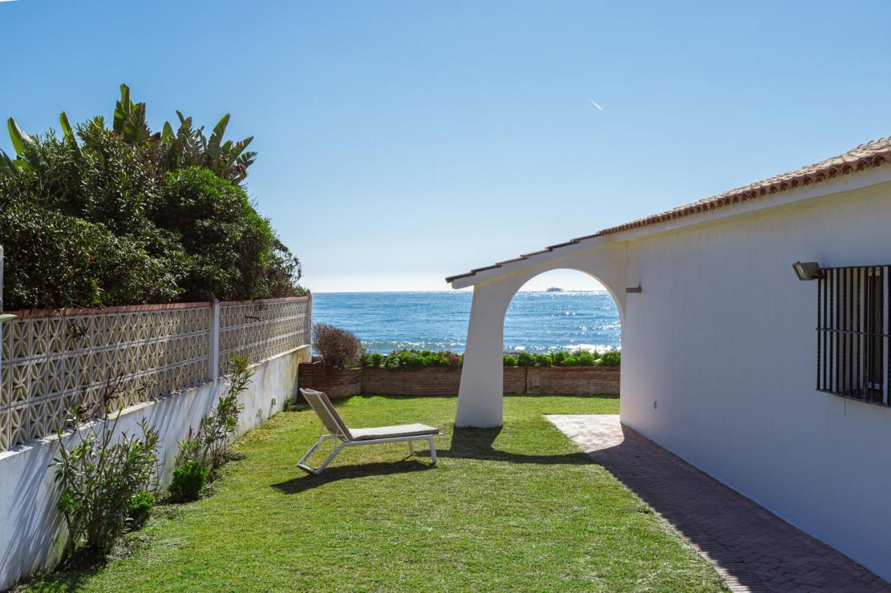 Charming Villa On The Seafront Marbella Eksteriør billede