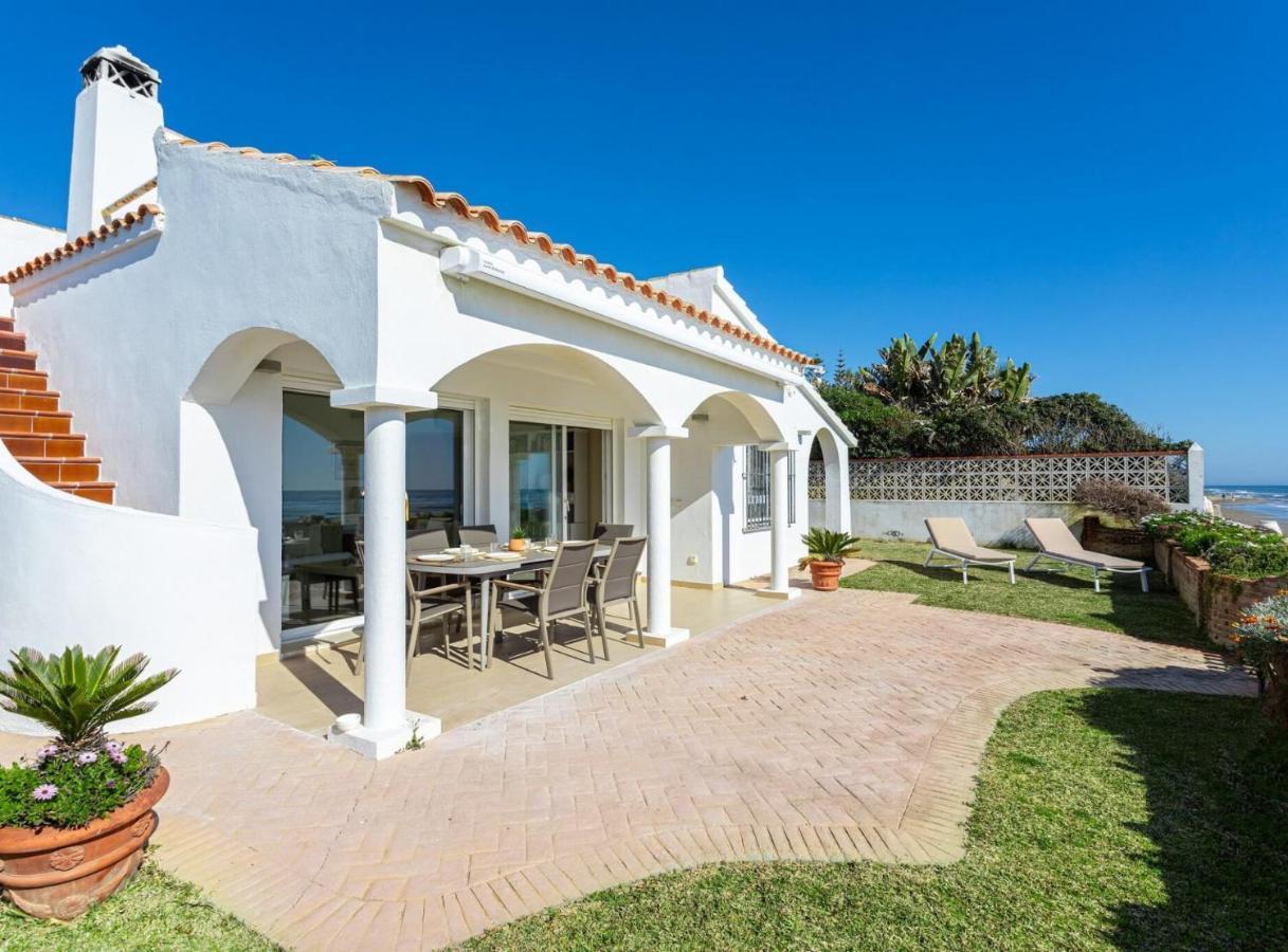 Charming Villa On The Seafront Marbella Eksteriør billede