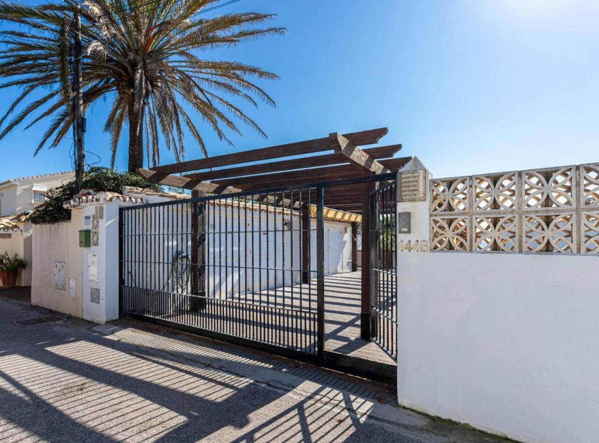 Charming Villa On The Seafront Marbella Eksteriør billede