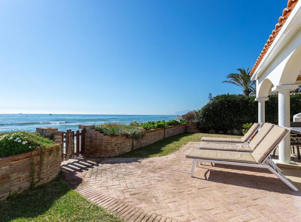 Charming Villa On The Seafront Marbella Eksteriør billede