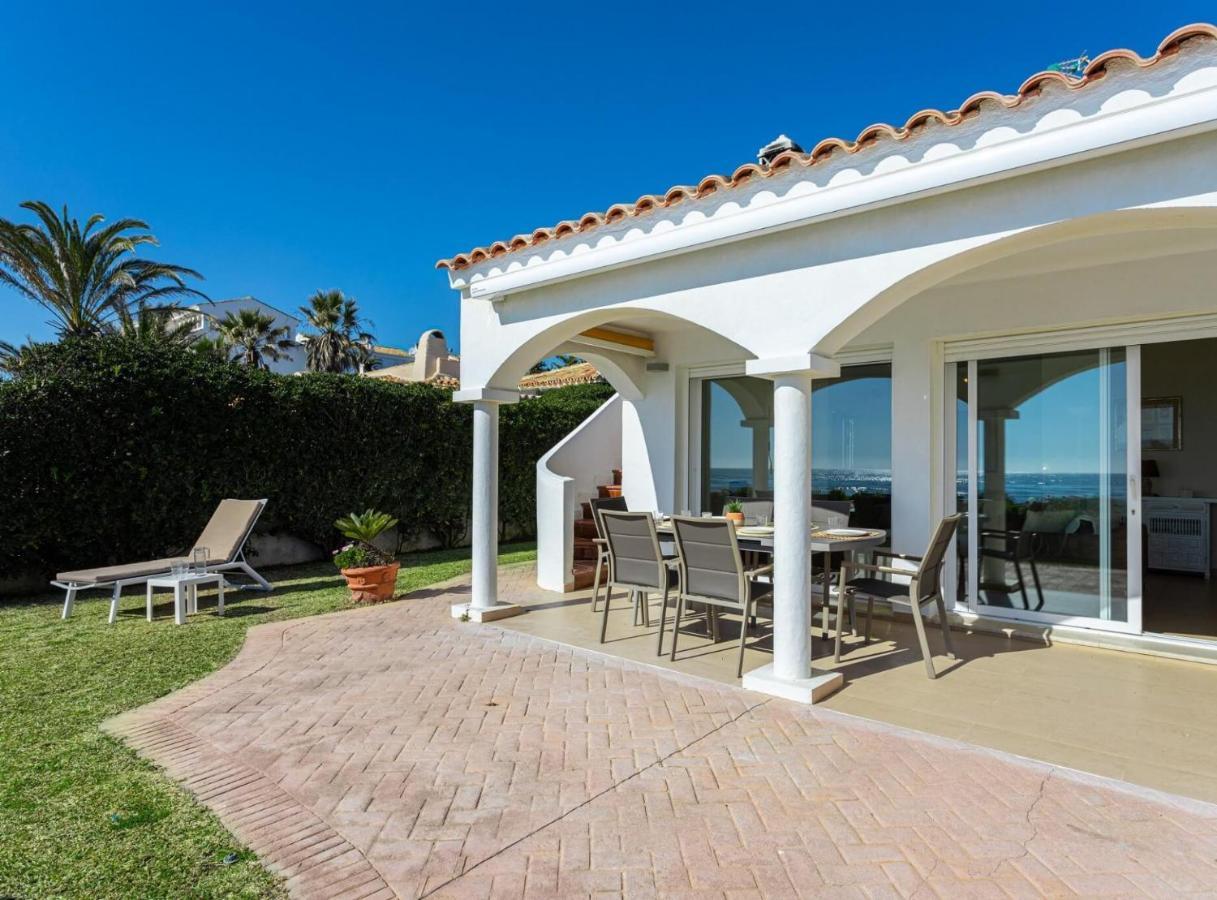 Charming Villa On The Seafront Marbella Eksteriør billede