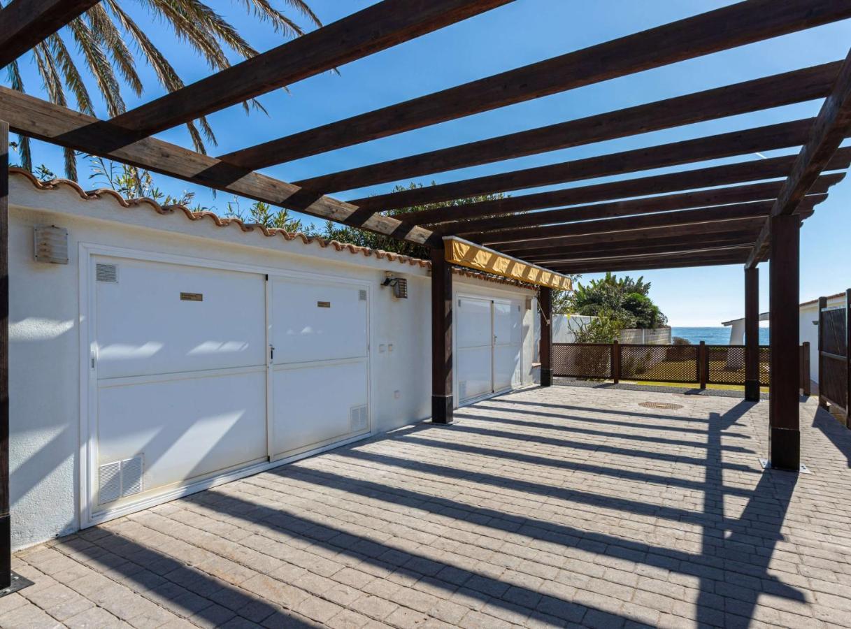 Charming Villa On The Seafront Marbella Eksteriør billede